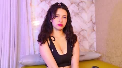 sofiafaces online show from February 25, 1:47 pm