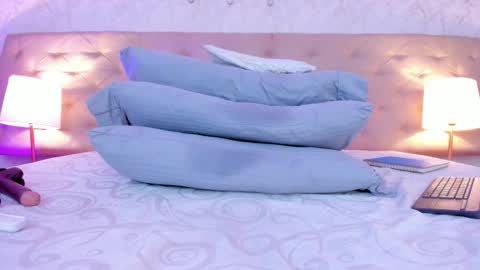 SofiaReyees online show from November 12, 4:42 pm