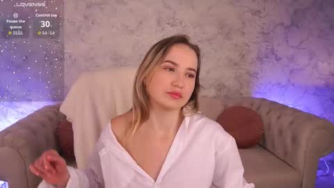 Snapshot of sofiebloom chatting on October 7, 11:23 pm Sofie online show from October 7, 11:23 pm