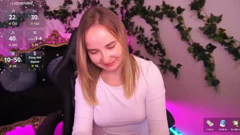 Snapshot of sofiebloom chatting on October 16, 6:51 pm Sofie online show from October 16, 6:51 pm