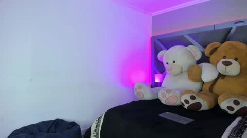 Snapshot of sofiewild_ chatting on October 23, 7:48 pm sofie online show from October 23, 7:48 pm