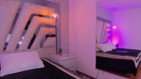 Snapshot of sofiewild_ chatting on October 20, 7:41 pm sofie online show from October 20, 7:41 pm