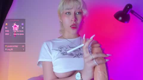 Snapshot of sofii_uwu_ chatting on February 12, 1:37 pm Sofii  online show from February 12, 1:37 pm