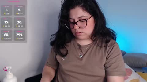 Lau  online show from October 6, 8:37 pm