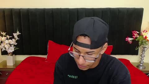 Snapshot of soft_attraction chatting on December 6, 3:28 pm Cam and Amy online show from December 6, 3:28 pm