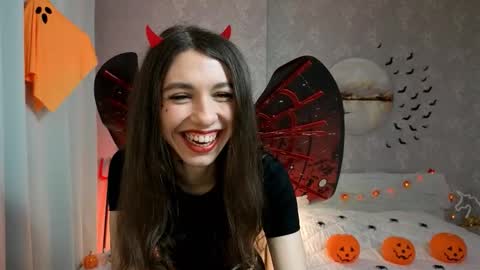 Kelly online show from October 31, 5:46 pm