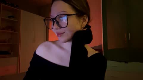 Ellie online show from December 14, 6:47 pm