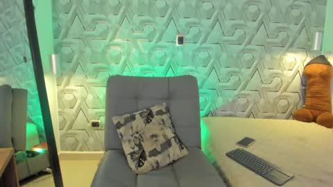 sophie online show from July 8, 12:41 pm