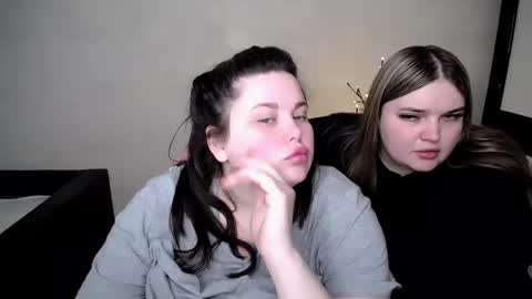 sophia__olsen online show from May 6, 11:05 am