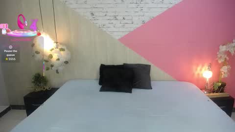 sophia_brunette21 online show from December 15, 11:17 am