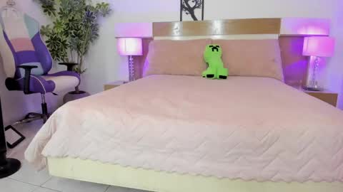 sophia_duarte_ online show from April 22, 12:12 pm