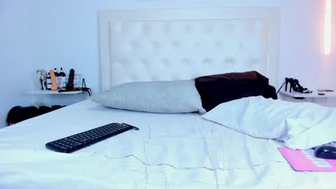 Sophia Harper online show from January 9, 12:30 pm