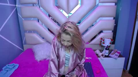     SOPHIA      online show from February 19, 7:16 pm