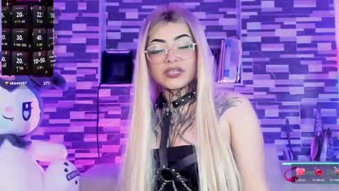 Snapshot of sophiaa_cherry chatting on October 25, 8:09 pm Sophia online show from October 25, 8:09 pm