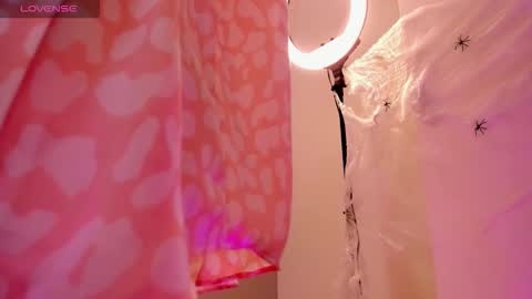 Snapshot of sophiaa_sensual chatting on October 21, 1:54 am Sophia online show from October 21, 1:54 am