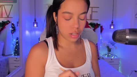 Sophie Hill  online show from December 3, 8:31 pm