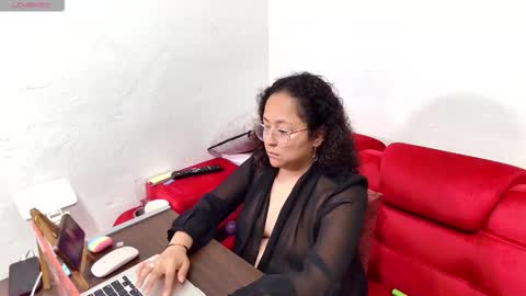 sophiaburton online show from October 6, 9:54 pm