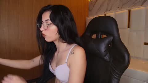 Snapshot of sophiadoll_tf chatting on October 1, 9:02 pm sophiadoll_tf online show from October 1, 9:02 pm