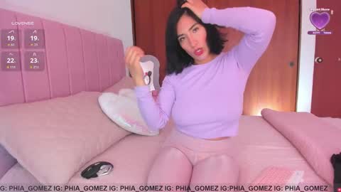 Snapshot of sophiaparker_ chatting on October 3, 12:02 pm online show from October 3, 12:02 pm