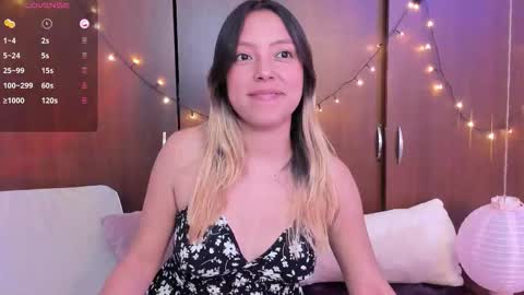 Snapshot of sophie_demoiselle chatting on September 23, 2:11 pm                       online show from September 23, 2:11 pm