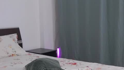 Sophie jeans online show from September 17, 6:55 pm