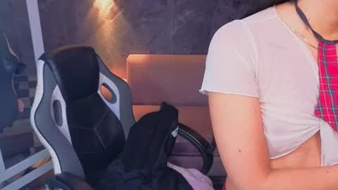 sophie_jones_b online show from April 18, 12:40 pm