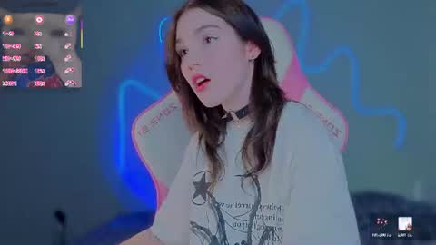 sophie_nomenal_ online show from July 4, 7:23 am