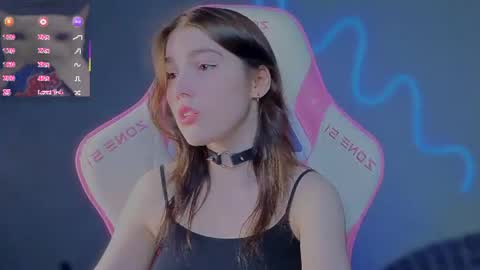 sophie_nomenal_ online show from July 12, 10:24 pm
