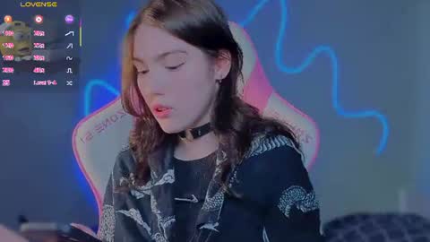 sophie_nomenal_ online show from June 20, 10:43 am