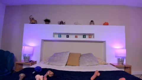 sophie russell  online show from December 2, 4:11 am