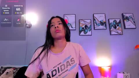 sophie_w1 online show from November 24, 12:15 pm