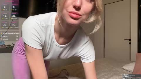 sophiebelll online show from November 13, 3:04 pm