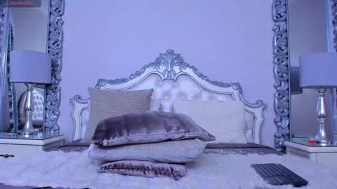 sophiebellucci online show from February 9, 7:26 am