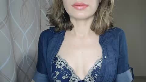 Sophiemisss online show from December 17, 11:50 am