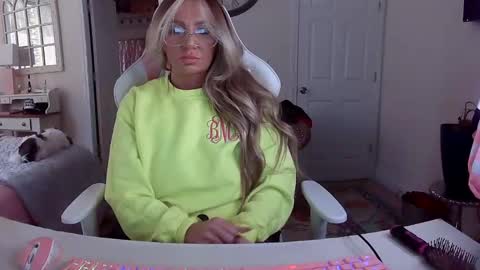 Snapshot of southernbarbii chatting on February 11, 9:14 pm Your Barbii online show from February 11, 9:14 pm