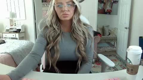 Snapshot of southernbarbii chatting on February 10, 3:32 pm Your Barbii online show from February 10, 3:32 pm