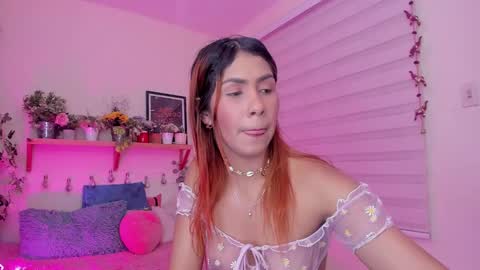 Sarah Valentina online show from February 11, 6:51 am