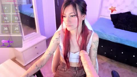 Snapshot of soysilvanna_ chatting on October 23, 1:29 am online show from October 23, 1:29 am