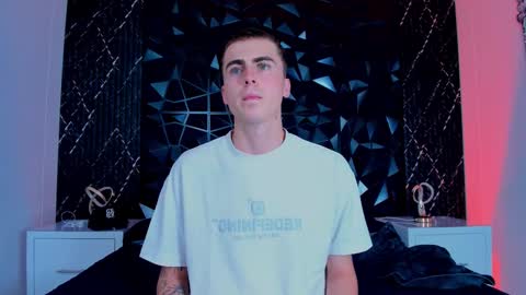 spaceboy_1 online show from February 13, 9:18 pm