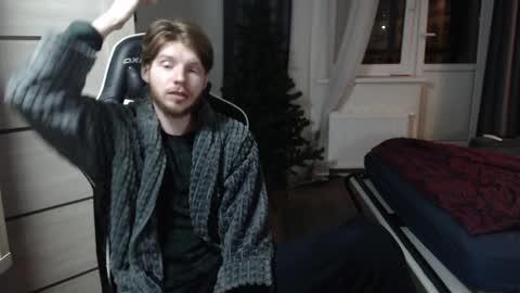 Snapshot of spaisenok chatting on January 4, 12:59 am Mike online show from January 4, 12:59 am