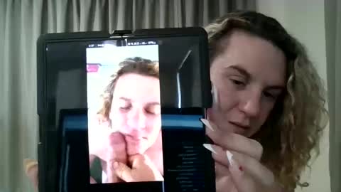 Snapshot of sparklesspark chatting on February 6, 9:38 pm Sparkles online show from February 6, 9:38 pm