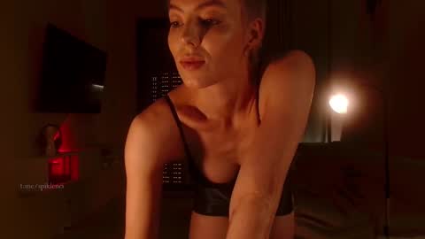 Elizabeth online show from October 14, 5:05 pm