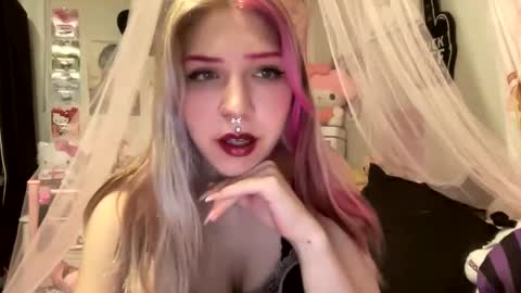 Pixie online show from December 10, 5:28 am