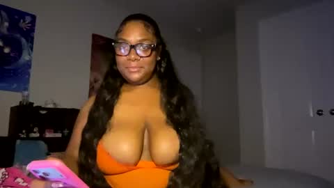 spreadthatassssssssss online show from August 4, 9:05 am