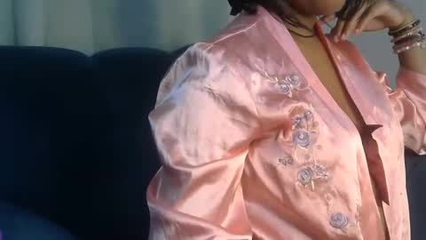 Snapshot of squirtqueen333 chatting on December 4, 11:35 am shana online show from December 4, 11:35 am