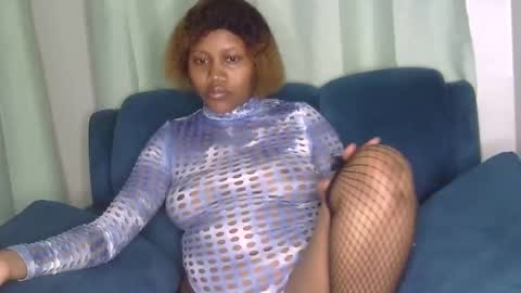 Snapshot of squirtqueen333 chatting on December 2, 9:19 am shana online show from December 2, 9:19 am