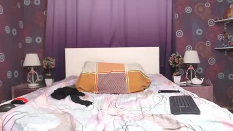 Snapshot of squirtyjess chatting on February 14, 11:31 pm just Jess online show from February 14, 11:31 pm