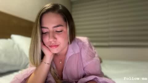 Sophie 3 online show from May 6, 2:39 am