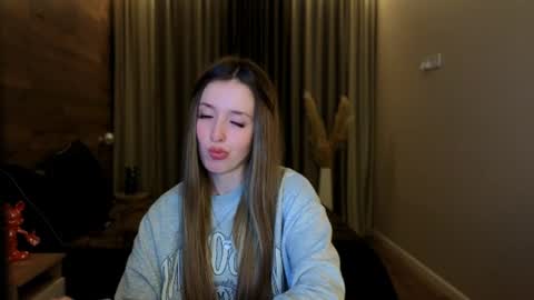 Chloe online show from June 28, 7:21 pm