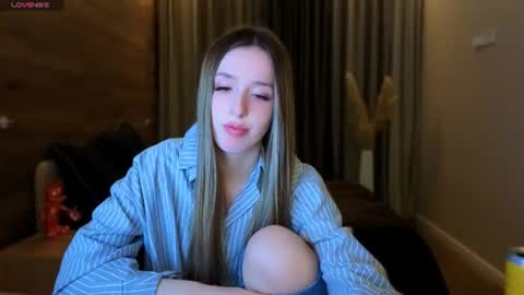 Chloe online show from June 25, 7:41 pm